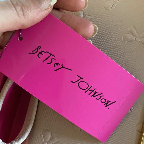 Betsey Johnson Light Pink Bow Embossed Wallet, with Soft, Cozy Cream Sca… - Picture 11 of 13